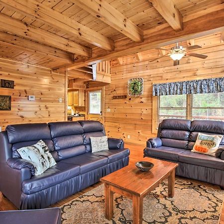 Romantic Cabin With Hot Tub In Pigeon Forge! Exterior photo