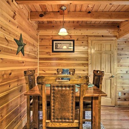 Romantic Cabin With Hot Tub In Pigeon Forge! Exterior photo