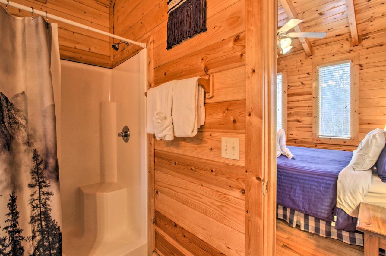 Romantic Cabin With Hot Tub In Pigeon Forge! Exterior photo