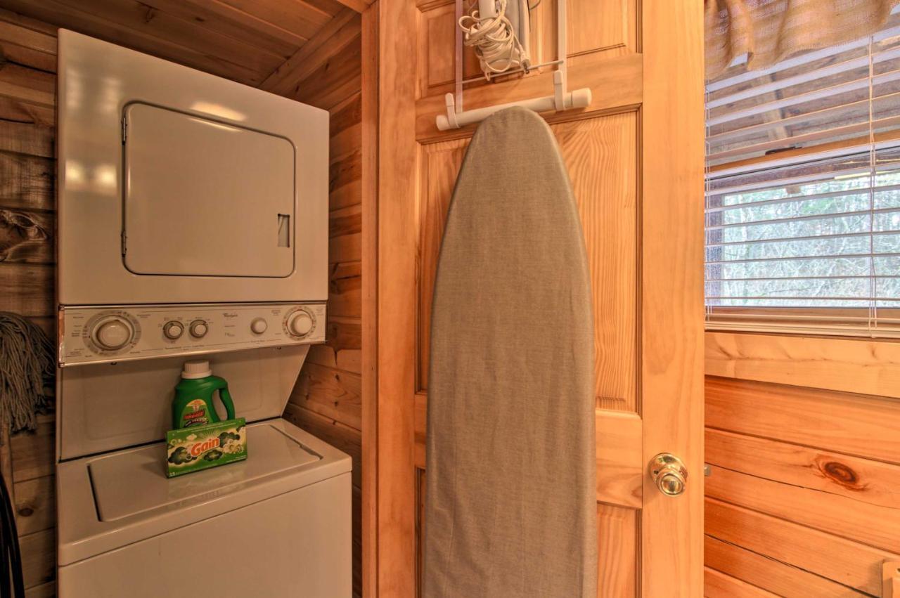 Romantic Cabin With Hot Tub In Pigeon Forge! Exterior photo