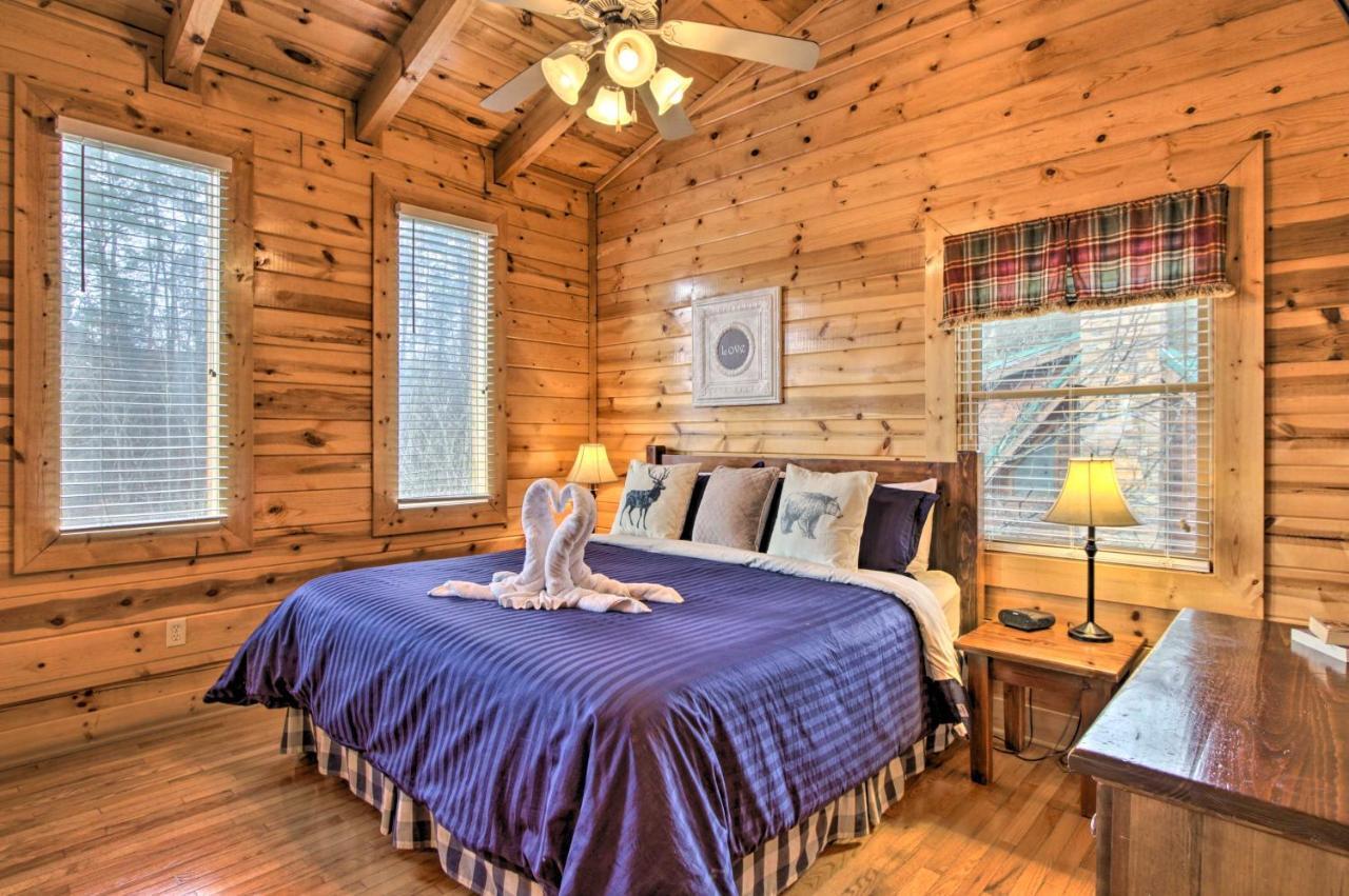 Romantic Cabin With Hot Tub In Pigeon Forge! Exterior photo